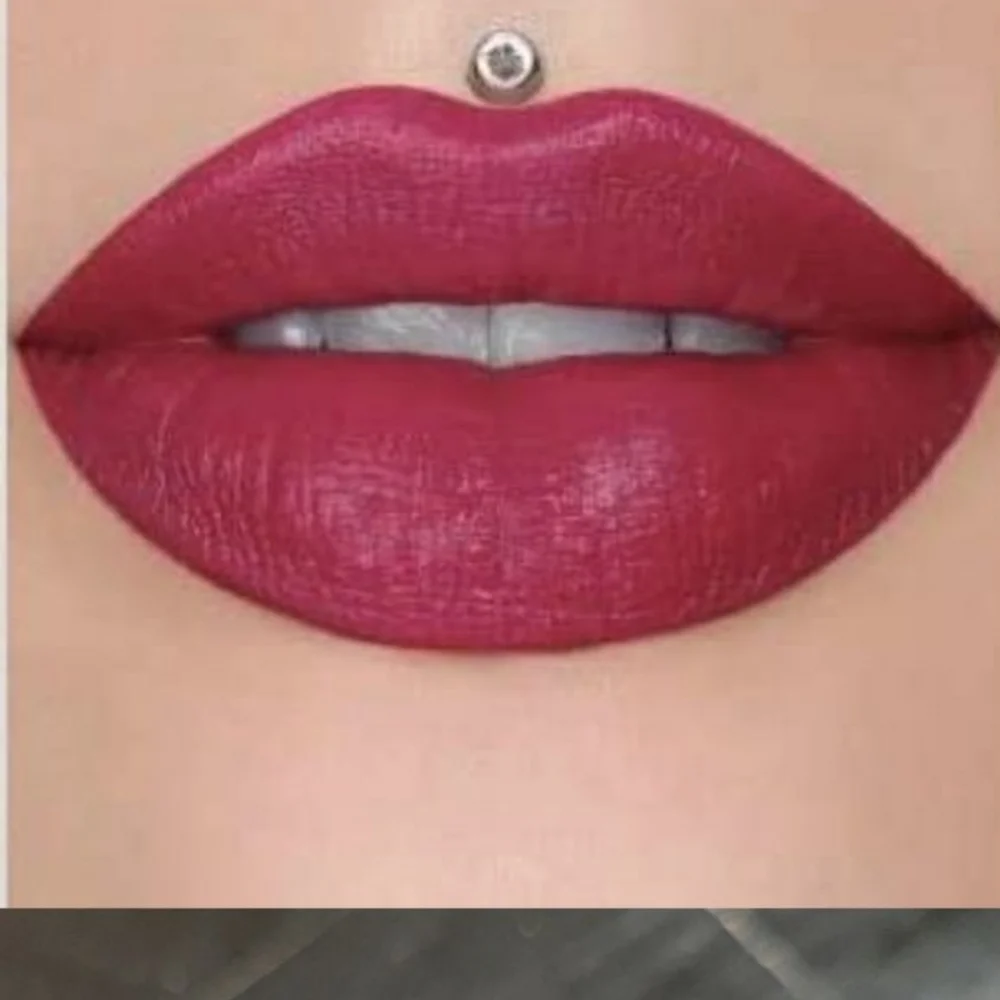 New Jeffree Star Cosmetics Velvet Trap Lipstick in pink Entrapment shade…